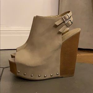 Chinese Laundry Jeepers Wedges